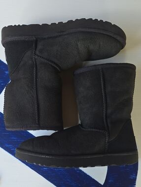 Ugg Classic Short Black Suede Boot Size 7